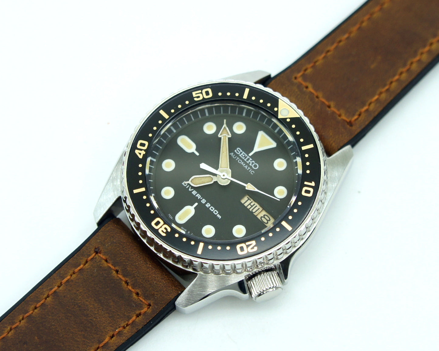 Seikomod forced patina vintage look skx013 stainless faux leather bracelet 38mm seiko mechanical watch