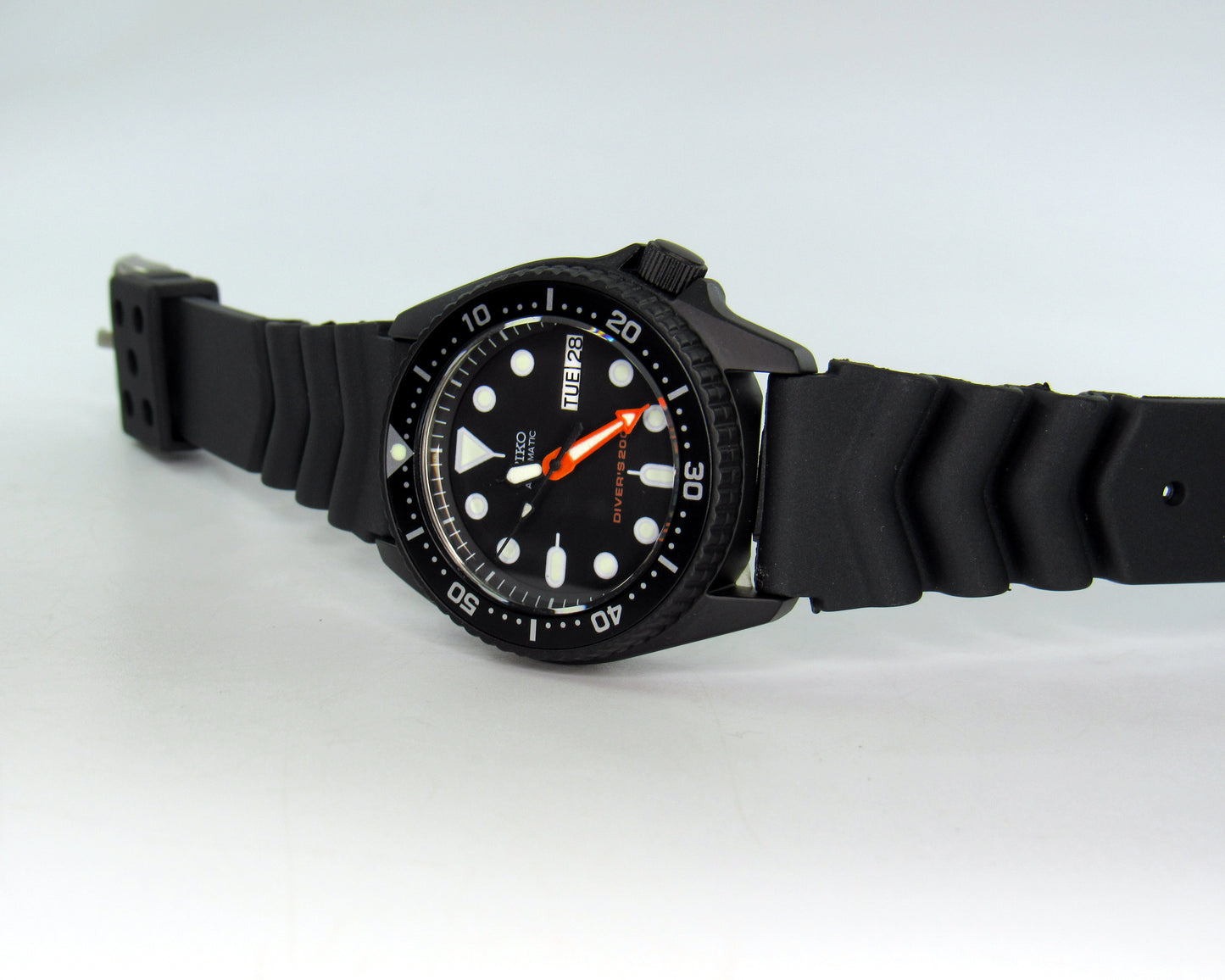 Vintage Seiko skx013 Graphite black Cerakote rubber strap 38mm Seikomod